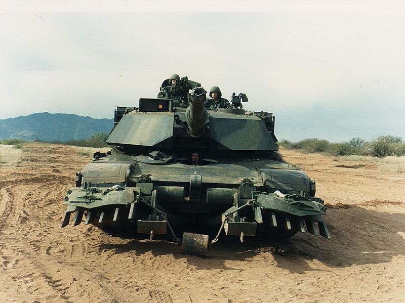 M1A1 c минным тралом
