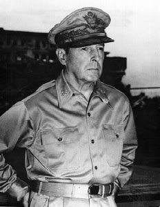Изображение:DouglasMacArthur1945.jpg