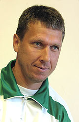 защитник, тренер