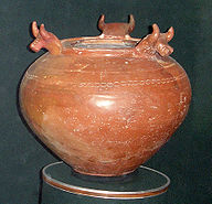 Urartian pottery, Erebuni museum 6a.jpg