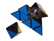 Pyraminx disassembled 1.png
