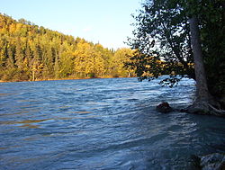 Река осенью