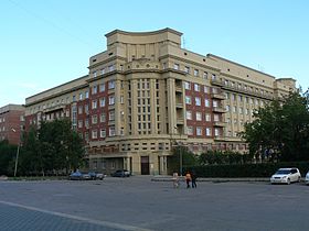 Вид на Стоквартирный дом с Красного проспекта, 2007 год.