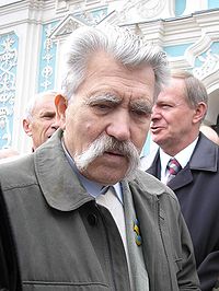 Левко Лукьяненко на митинге в честь годовщины основания УПА. Киев. Софийская площадь. 14 октября 2006.
