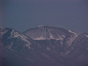Вулкан Асама в 2002 году