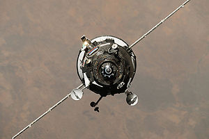 Progress M-06M docks 2.jpg
