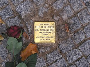 Stolperstein Berlin Budapester Str.jpg