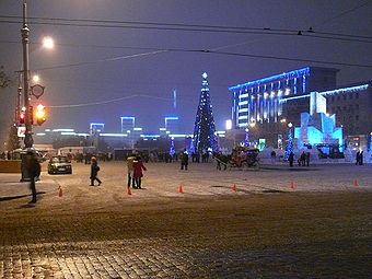 KharkovDzerghinskySquareNewYearNight.JPG