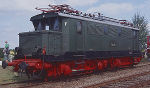 E44
